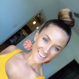 Meet your Posher, Phoebe